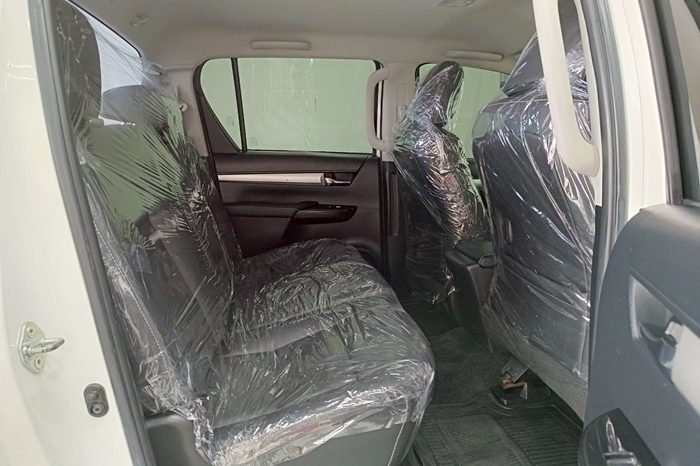 REVO PRE 2018 2.4E AT DOUBLE CAB WHITE  1367 full