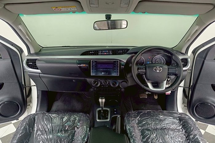 REVO PRE 2018 2.4E AT DOUBLE CAB WHITE  1367 full