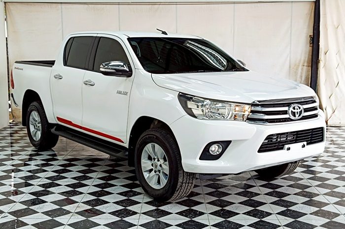 REVO PRE 2018 2.4E AT DOUBLE CAB WHITE  1367 full