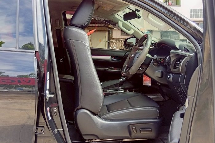 REVO 4WD 2023 2.8G AT DOUBLE CAB BLACK  263 full