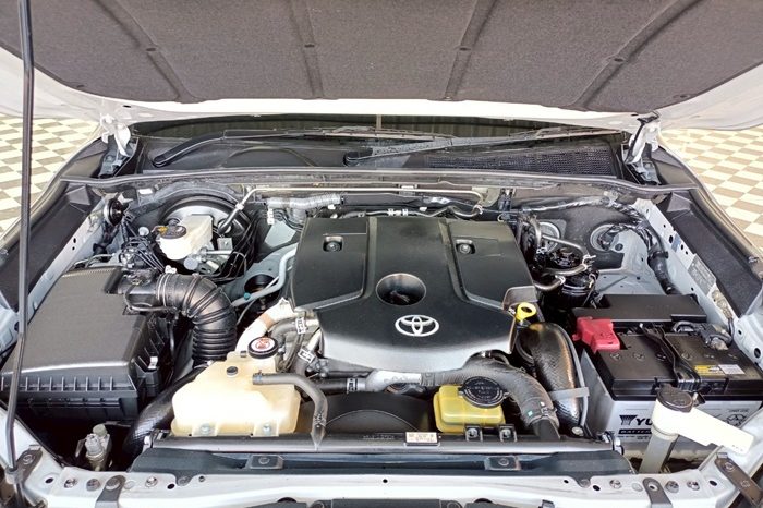 REVO 4WD 2020 2.8G AT DOUBLE CAB SILVER  4037 full