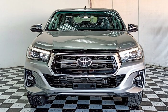 REVO 4WD 2020 2.8G AT DOUBLE CAB SILVER  4037 full