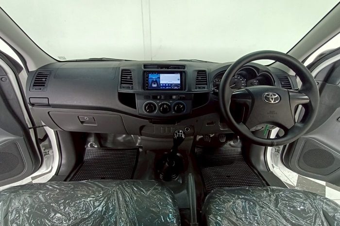 VIGO 2WD 2014 2.7J MT STANDARD WHITE  5875 full