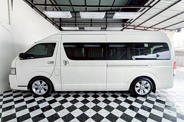 TOYOTA 2WD 2018 3.0 MT COMMUTER WHITE  6223 full