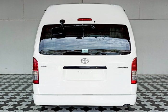 TOYOTA 2WD 2018 3.0 MT COMMUTER WHITE  6223 full