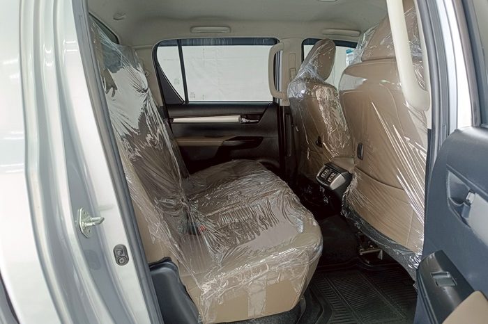 REVO 2WD 2018 2.4G AT DOUBLE CAB SILVER  6250 full