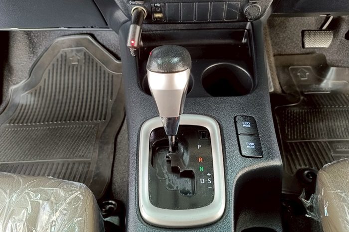 REVO 2WD 2018 2.4G AT DOUBLE CAB SILVER  6250 full