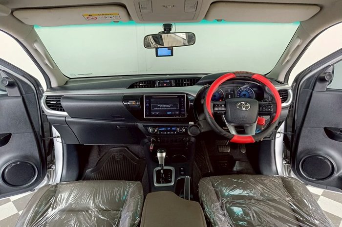 REVO 2WD 2018 2.4G AT DOUBLE CAB SILVER  6250 full