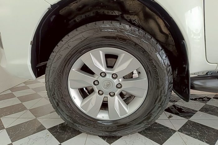 REVO 4WD 2020 2.4E MT SMART CAB WHITE  9080 full
