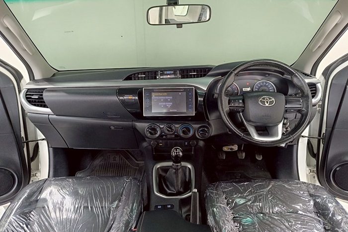 REVO 4WD 2020 2.4E MT SMART CAB WHITE  9080 full