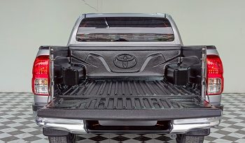 REVO PRE 2018 2.4E AT DOUBLE CAB SILVER  9701 full