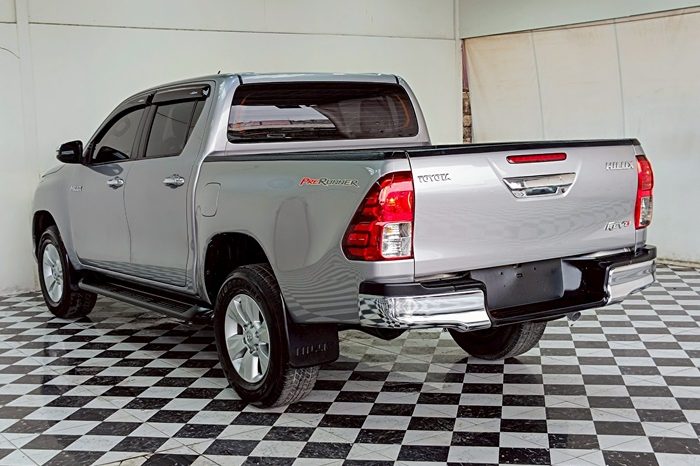 REVO PRE 2018 2.4E AT DOUBLE CAB SILVER  9701 full