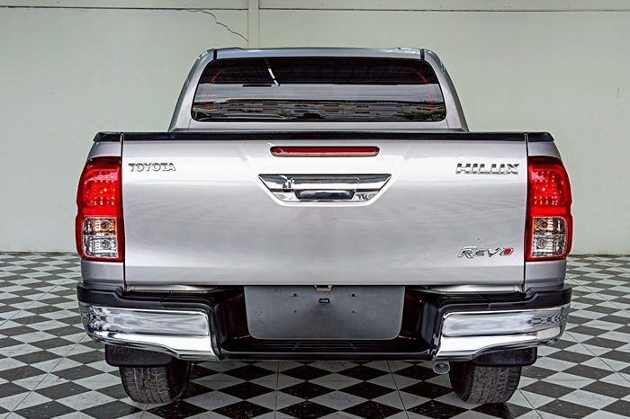 REVO PRE 2018 2.4E AT DOUBLE CAB SILVER  9701 full