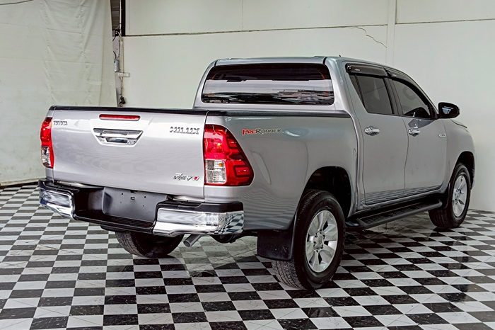 REVO PRE 2018 2.4E AT DOUBLE CAB SILVER  9701 full