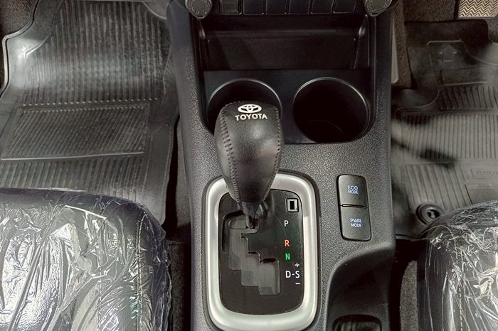REVO PRE 2018 2.4E AT DOUBLE CAB SILVER  9701 full