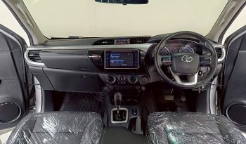 REVO PRE 2018 2.4E AT DOUBLE CAB SILVER  9701 full