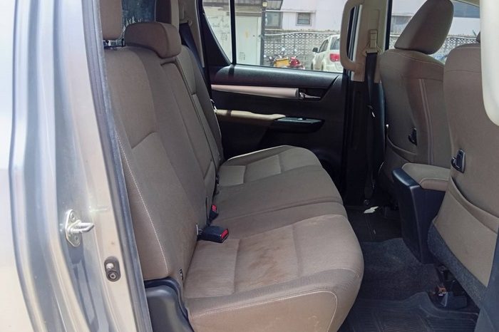 REVO PRE 2017 2.4E AT DOUBLE CAB SILVER  4951 full