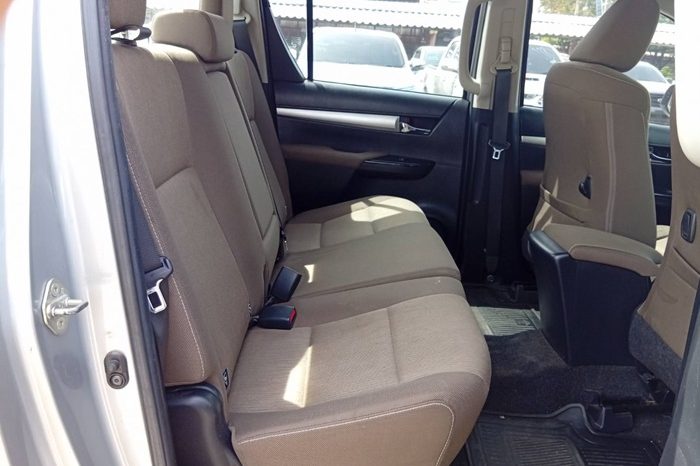 REVO PRE 2017 2.4E AT DOUBLE CAB SILVER  4943 full