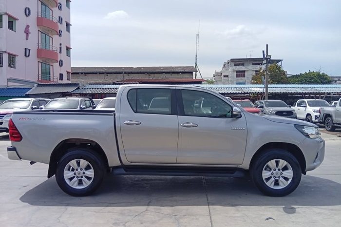 REVO PRE 2017 2.4E AT DOUBLE CAB SILVER  4943 full