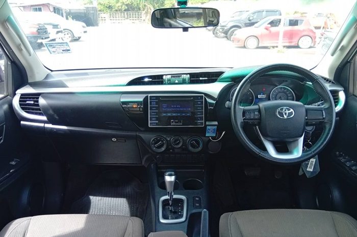 REVO PRE 2017 2.4E AT DOUBLE CAB SILVER  4943 full