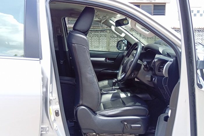 REVO 4WD 2020 2.8G AT DOUBLE CAB SILVER  4804 full