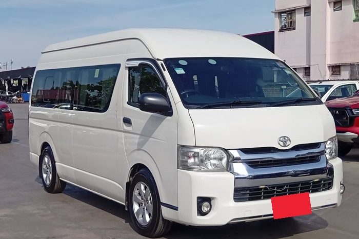 TOYOTA 2WD 2019 2.7 MT COMMUTER WHITE  9735 full