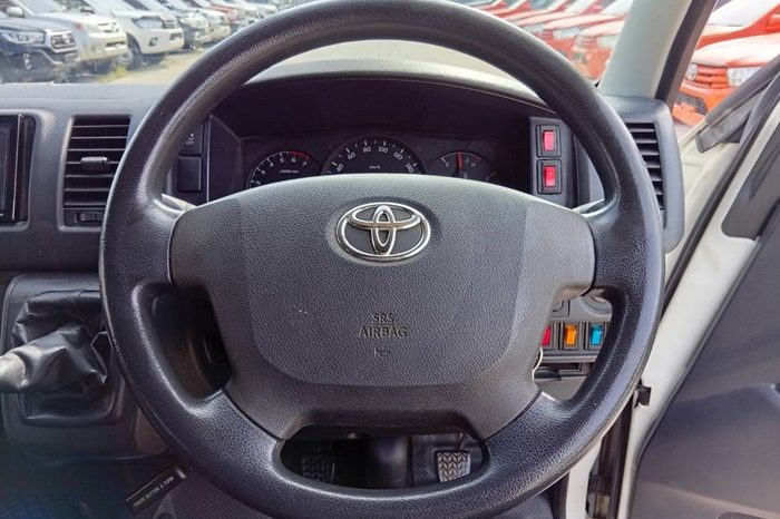 TOYOTA 2WD 2019 2.7 MT COMMUTER WHITE  9735 full