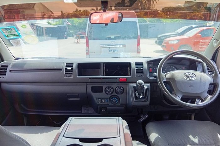TOYOTA 2WD 2019 2.7 MT COMMUTER WHITE  2620 full