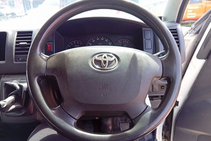 TOYOTA 2WD 2019 2.7 MT COMMUTER WHITE  2620 full