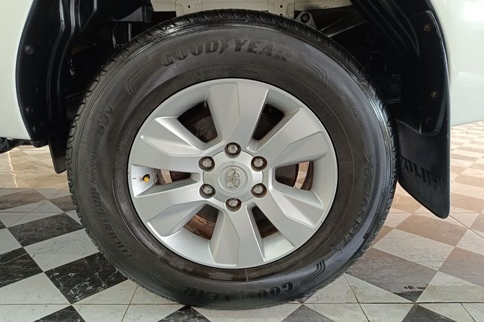 REVO 4WD 2016 2.4E MT SMART CAB WHITE  438 full