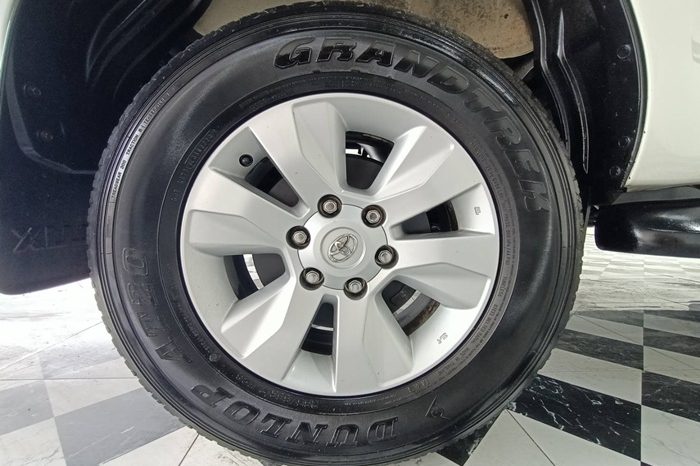 REVO 4WD 2018 2.8G AT DOUBLE CAB WHITE  8311 full