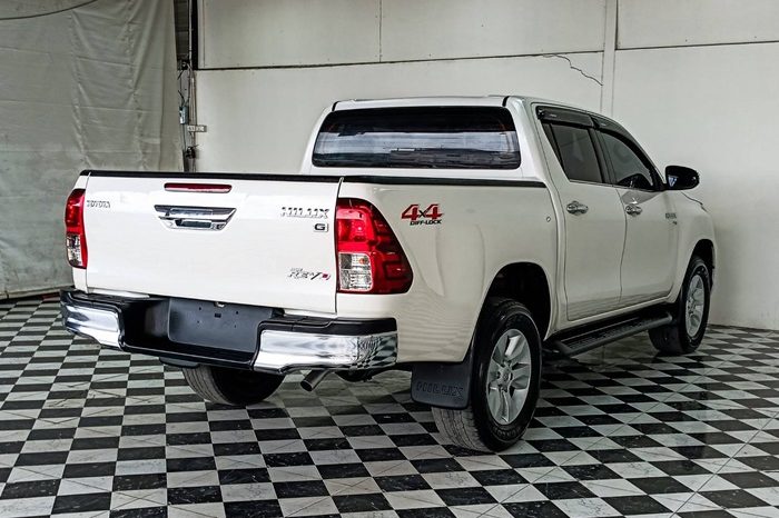 REVO 4WD 2018 2.8G AT DOUBLE CAB WHITE  8311 full