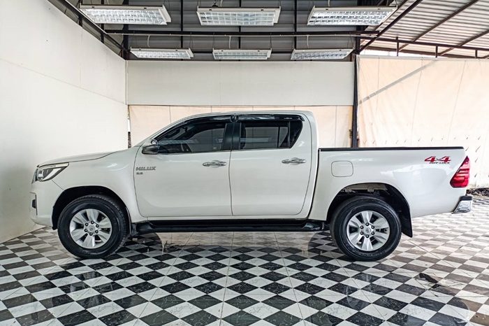 REVO 4WD 2018 2.8G AT DOUBLE CAB WHITE  8311 full