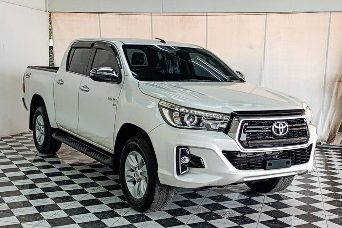 REVO 4WD 2018 2.8G AT DOUBLE CAB WHITE  8311 full
