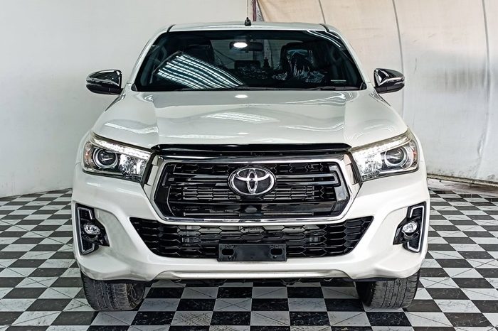 REVO 4WD 2018 2.8G AT DOUBLE CAB WHITE  8311 full