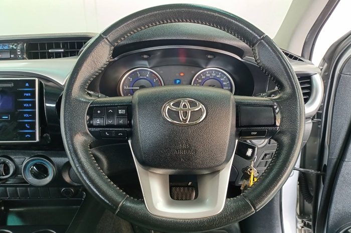 REVO PRE 2018 2.4E AT DOUBLE CAB SILVER  4916 full