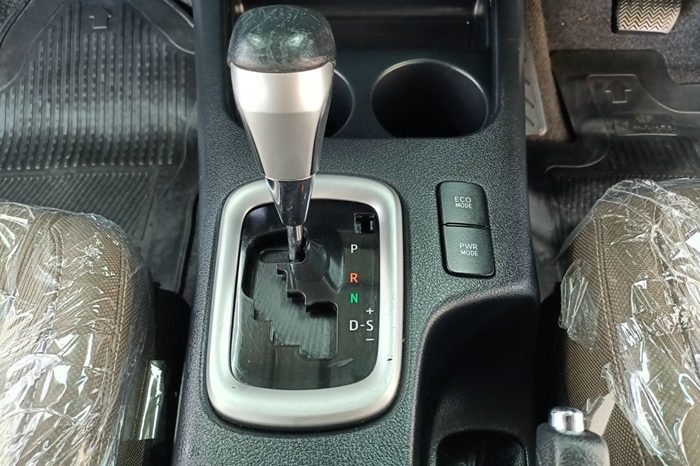 REVO PRE 2018 2.4E AT DOUBLE CAB SILVER  4916 full