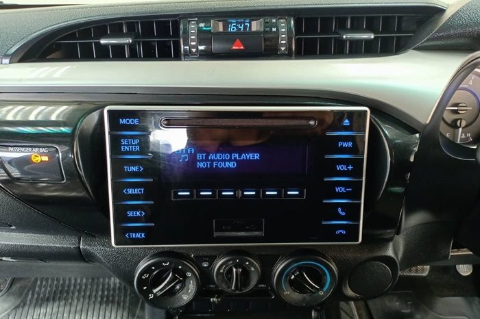 REVO PRE 2018 2.4E AT DOUBLE CAB SILVER  4916 full