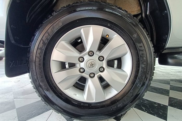 REVO PRE 2018 2.4E AT DOUBLE CAB SILVER  4916 full