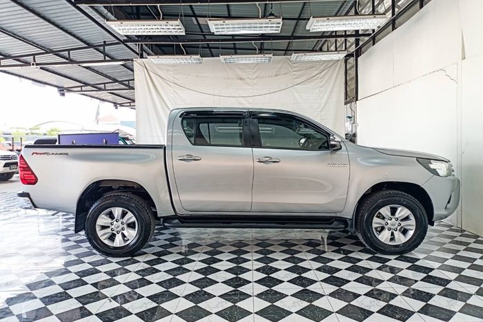 REVO PRE 2018 2.4E AT DOUBLE CAB SILVER  4916 full