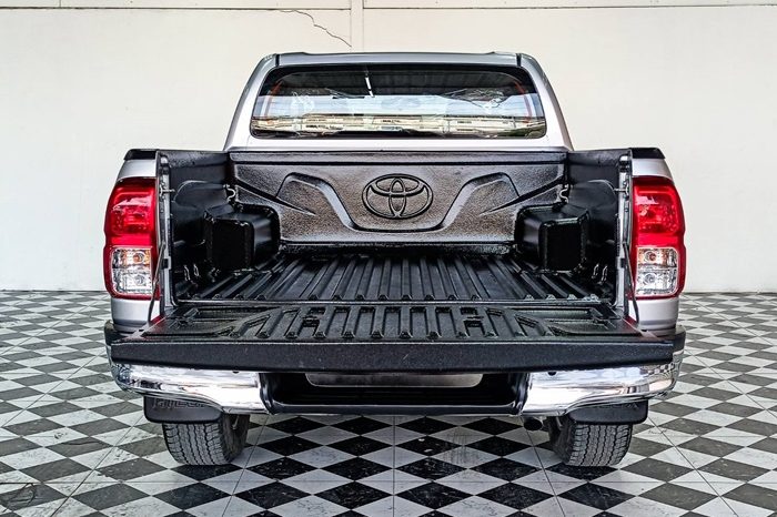 REVO PRE 2018 2.4E AT DOUBLE CAB SILVER  4916 full