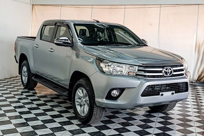 REVO PRE 2018 2.4E AT DOUBLE CAB SILVER  4916 full