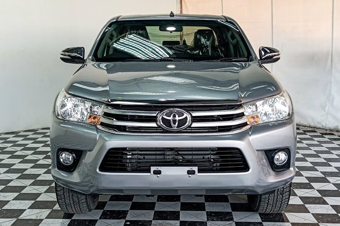 REVO PRE 2018 2.4E AT DOUBLE CAB SILVER  4916 full