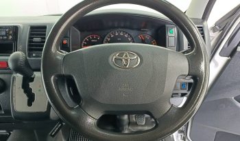 TOYOTA 2WD 2017 3.0 AT COMMUTER SILVER  7292 full
