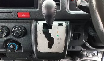 TOYOTA 2WD 2017 3.0 AT COMMUTER SILVER  7292 full