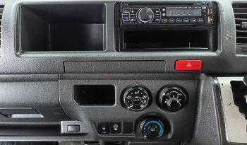 TOYOTA 2WD 2017 3.0 AT COMMUTER SILVER  7292 full