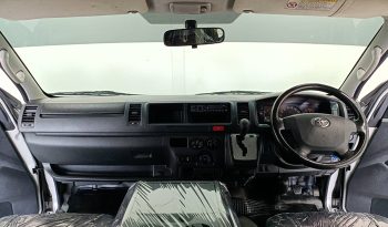 TOYOTA 2WD 2017 3.0 AT COMMUTER SILVER  7292 full