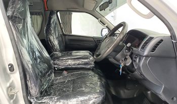 TOYOTA 2WD 2017 3.0 AT COMMUTER SILVER  7292 full