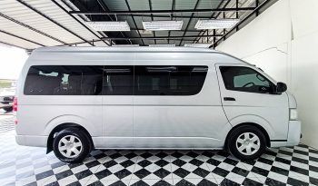 TOYOTA 2WD 2017 3.0 AT COMMUTER SILVER  7292 full
