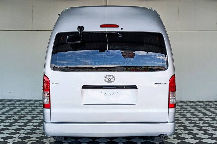 TOYOTA 2WD 2017 3.0 AT COMMUTER SILVER  7292 full